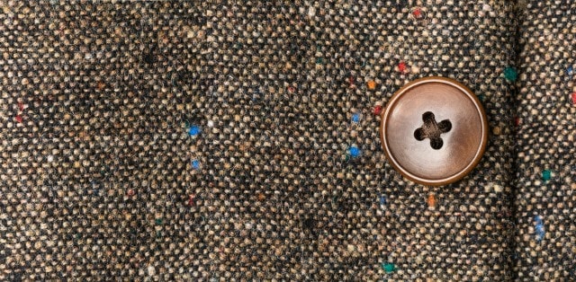 Nahaufnahme eines braunen Tweed Stoffs