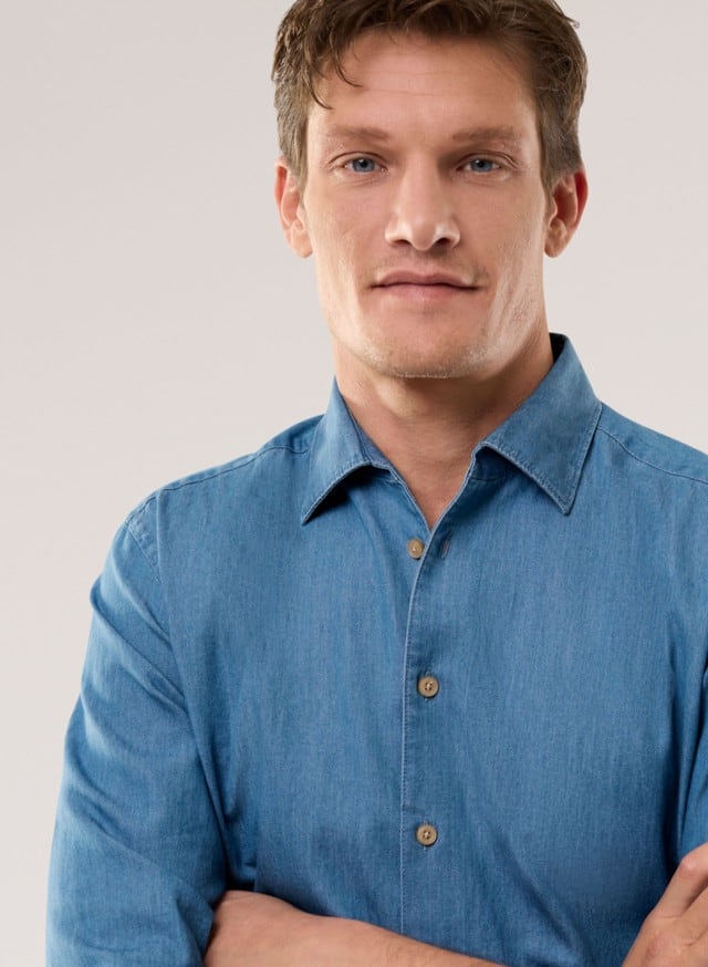 Abbildung Oberkörper Herr Hemd