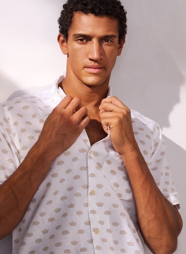 Abbildung Oberkörper Herr Hemd