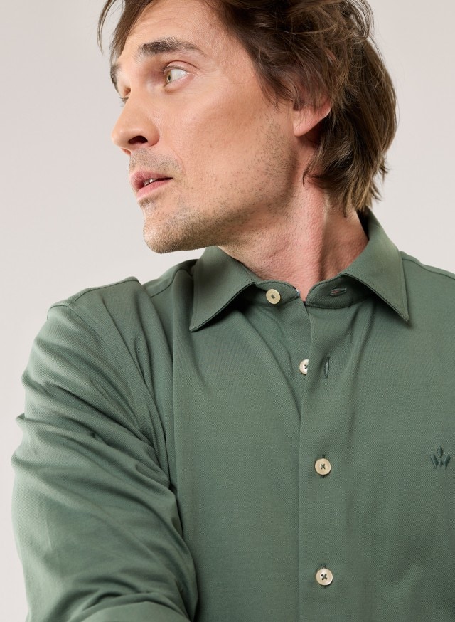 Abbildung Oberkörper Mann in Freizeit-Hemd