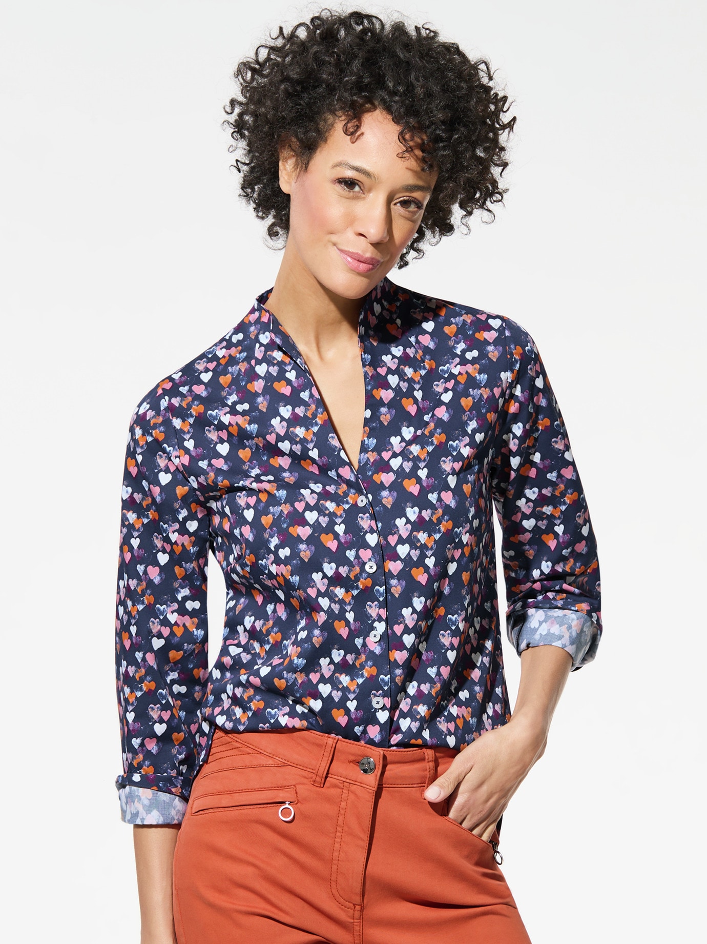 Extraglatt-Bluse Kelchkragen Herzen Marine