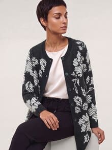 Jacquard Strickjacke mit Blütenmotiv Schwarz/Weiß