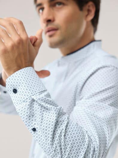 Extraglatt-Stehkragen-Hemd Minimal Druck