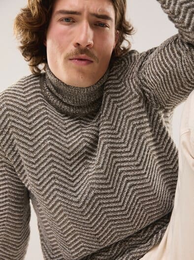 Rollkragenpullover mit Fischgratm. Sand