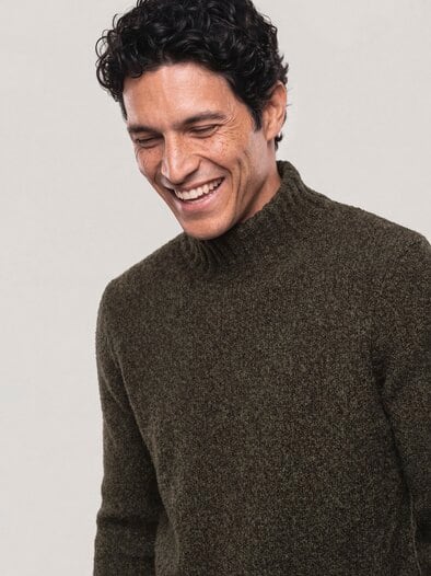 Stehkragen-Pullover in Boucle Optik Dunkelbraun