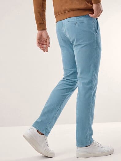 Cordhose aus weicher Baumwolle Hellblau