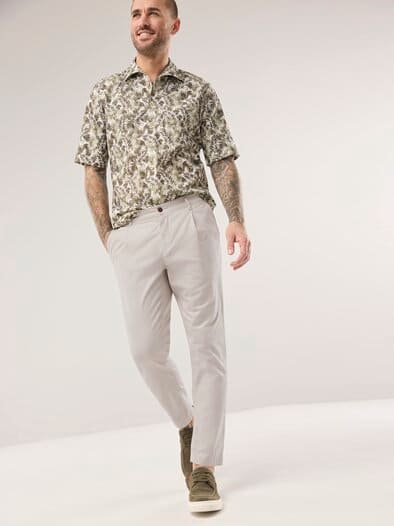 Bundfalten-Chino Feinstruktur Safaribeige