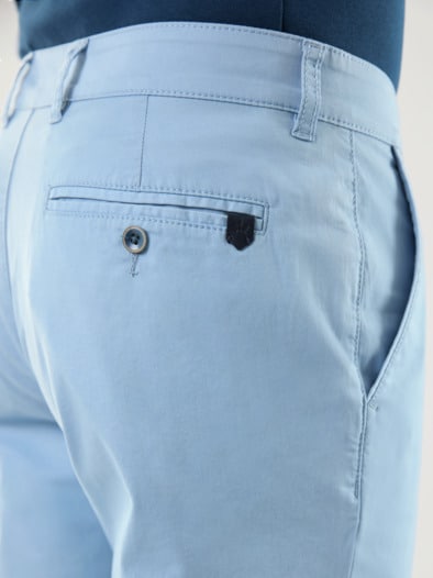 Ultraleicht Chino Hellblau