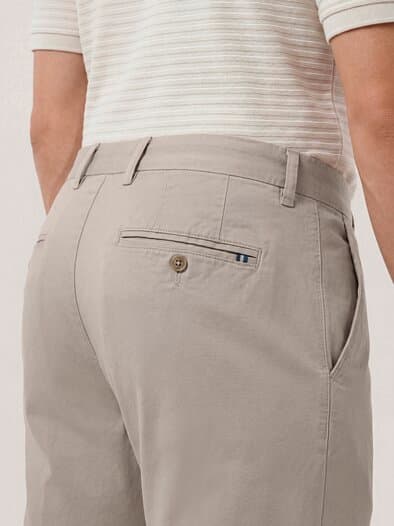 Elastische Chino aus Baumwolle Beige