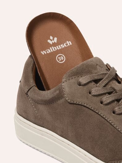 Retro-Sneaker Stein