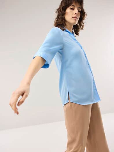 Extraglatt-Bluse Kelchkragen Skyblue