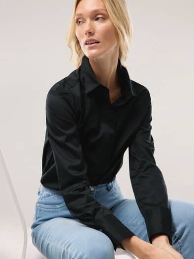 Baumwollbluse mit langer Manschette Schwarz