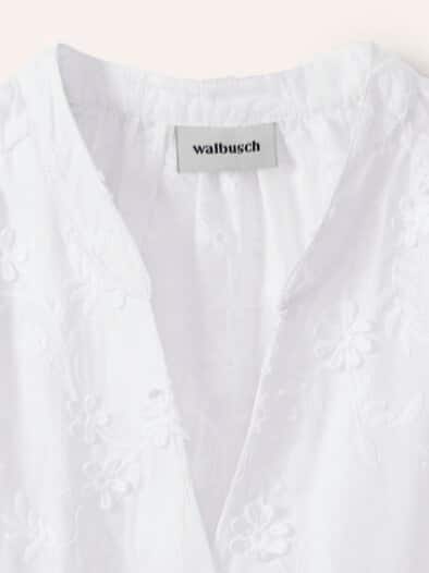 Bluse mit Blütenstickerei Weiß