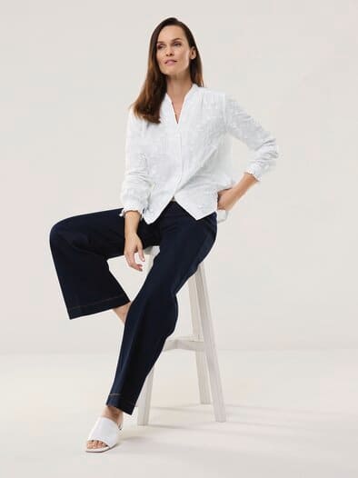 Bluse mit Blütenstickerei Weiß