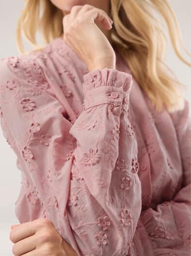 Bluse mit Blütenstickerei Altrosa