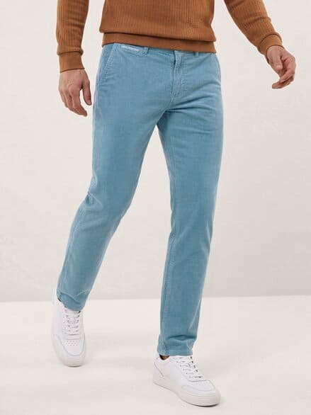 Cordhose aus weicher Baumwolle Hellblau