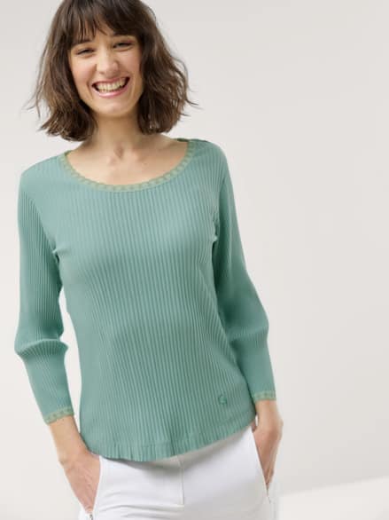 Rippshirt Spitzendetail Gletschergrün