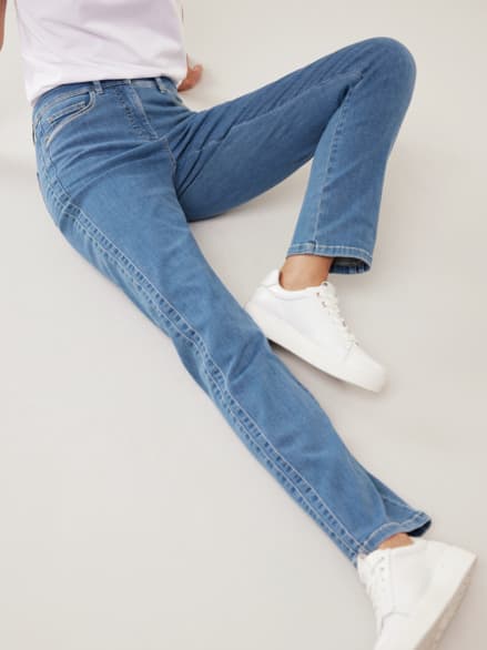 Passform-Jeans Feminine Fit Mid Blue Passform-Jeans Feminine Fit Mid Blue