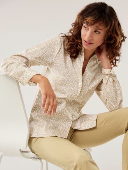 Extraglatt-Bluse Kelchkragen Minimal Safaribeige