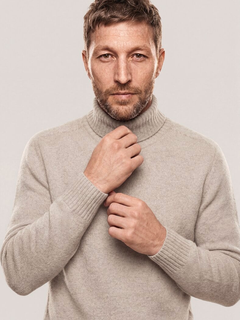 Rollkragenpullover aus Lammwolle Wollweiß