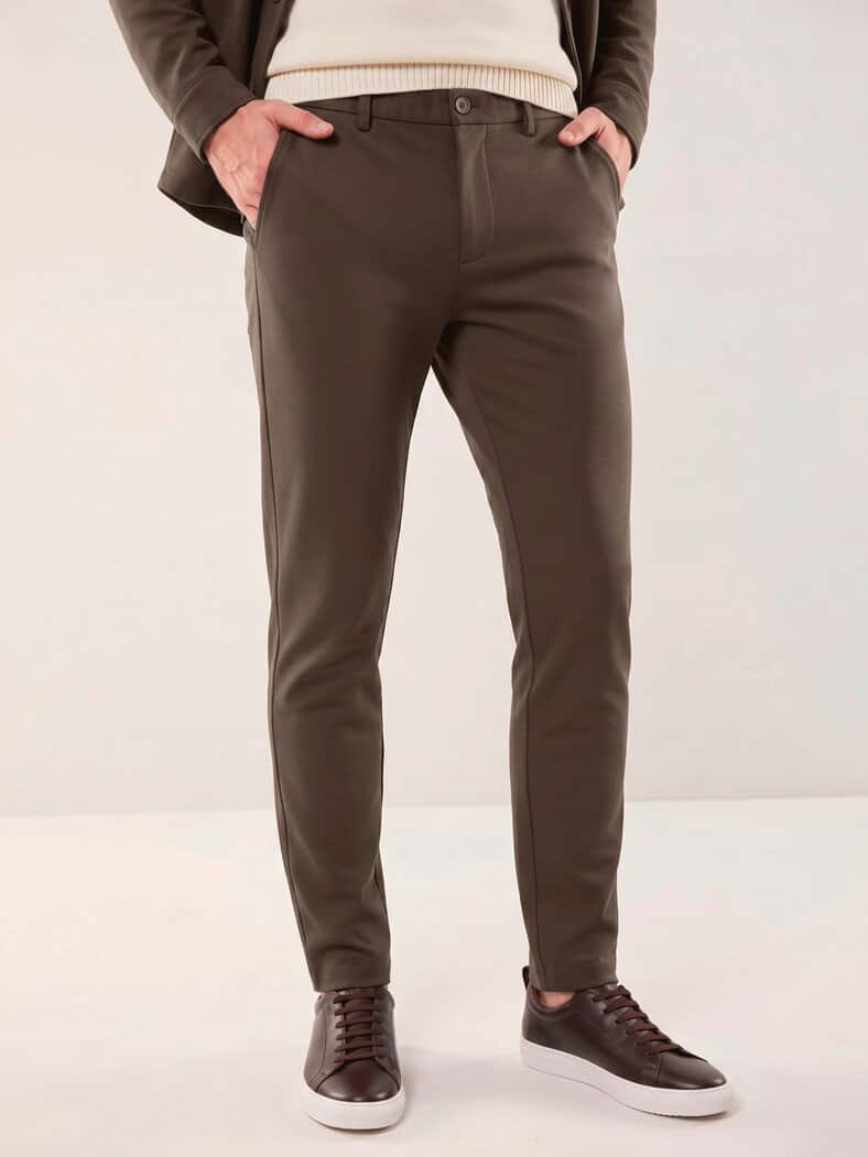 Chino aus elastischem Material Braun