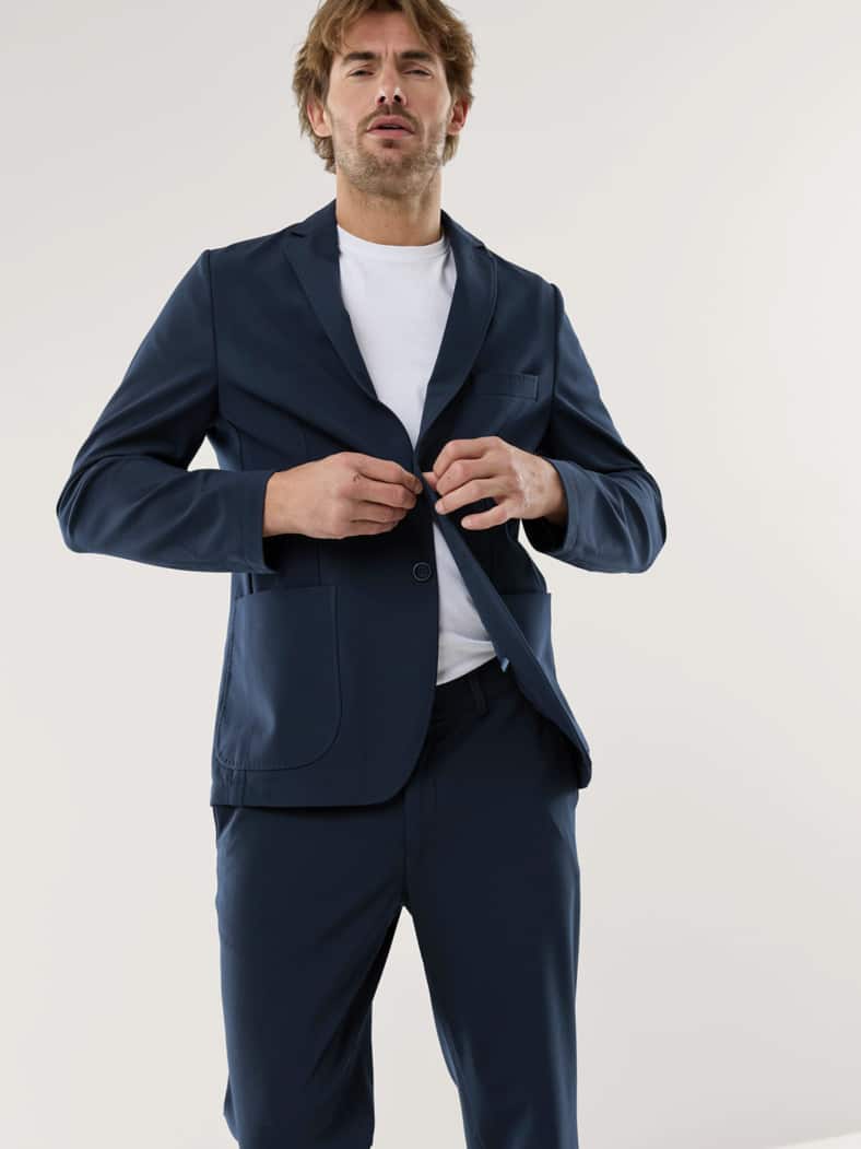 Macht alles mit Sakko Marine