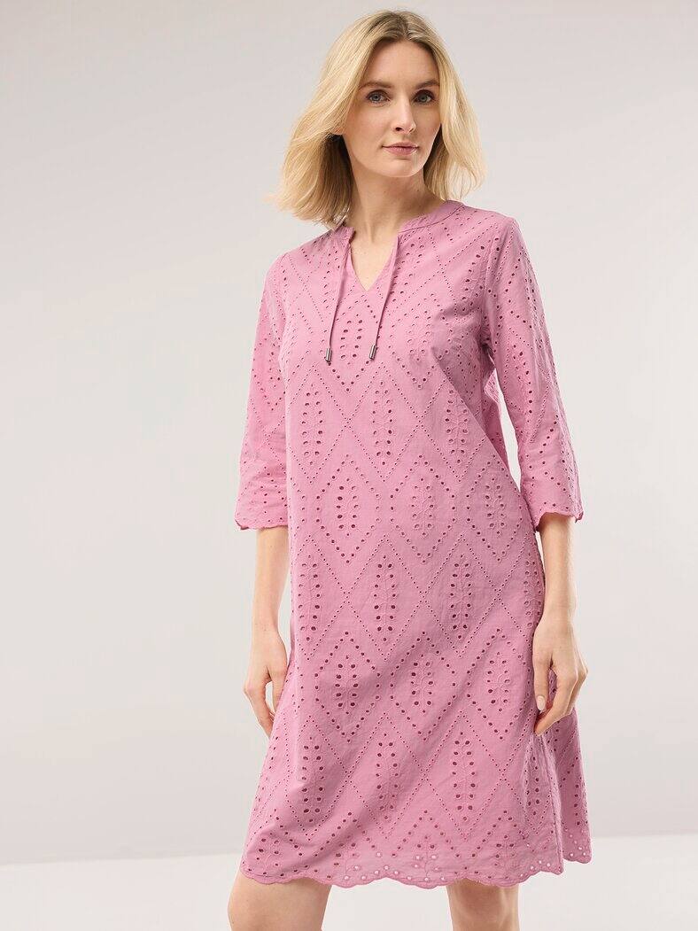 Kleid Lochstickerei Nelke