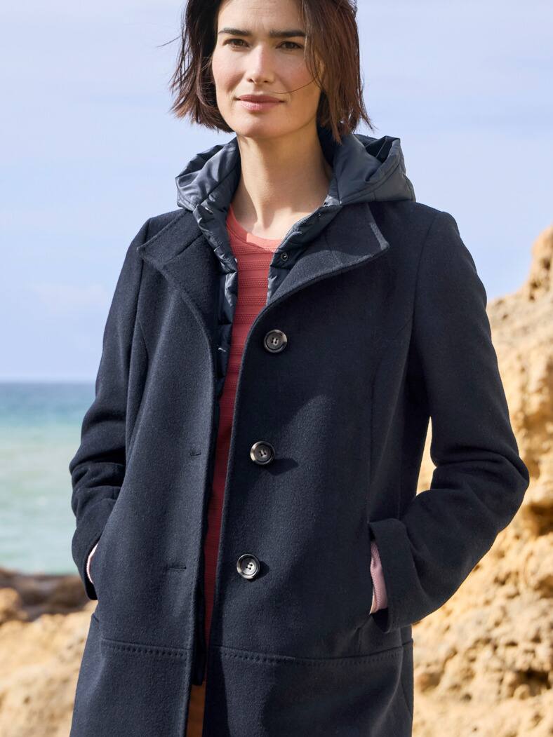 Outfit Wolljacke mit Steppeinsatz