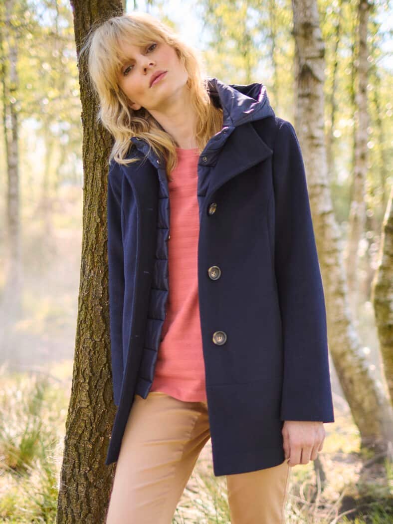 Outfit Wolljacke mit Steppeinsatz