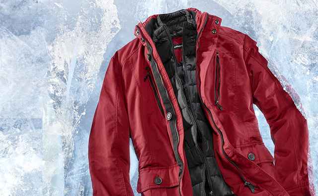 Abbildung rote Winterjacke auf Eis