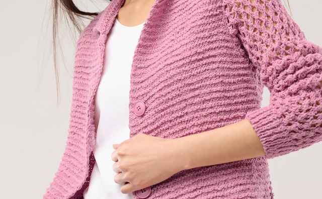 Strickjacke mit verschiedenen Techniken für einen schönen Struktur-Look.